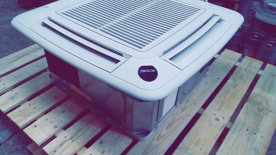 Кассетный фанкойл до 3.5 кВт Aermec FCL 38 V2 Кассетный фанкойл до 3.5 кВт Aermec FCL 38 V2